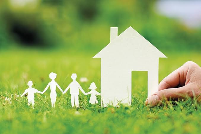 Familia y su casa propia